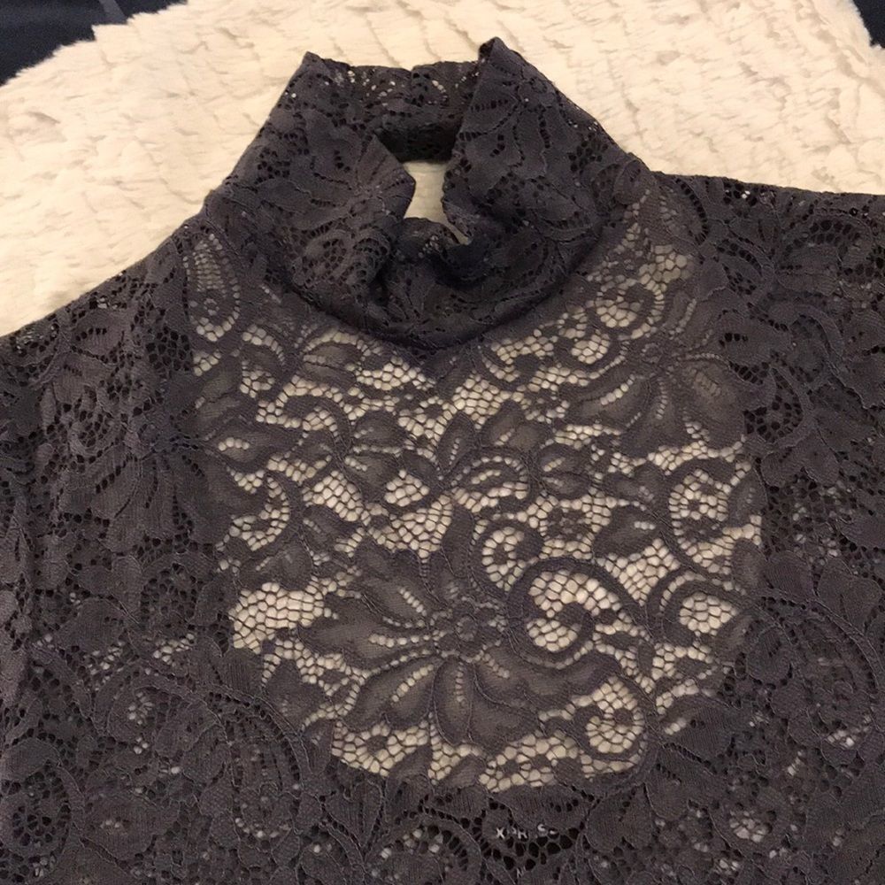 Beautiful lace turtleneck - Picture 2 of 6